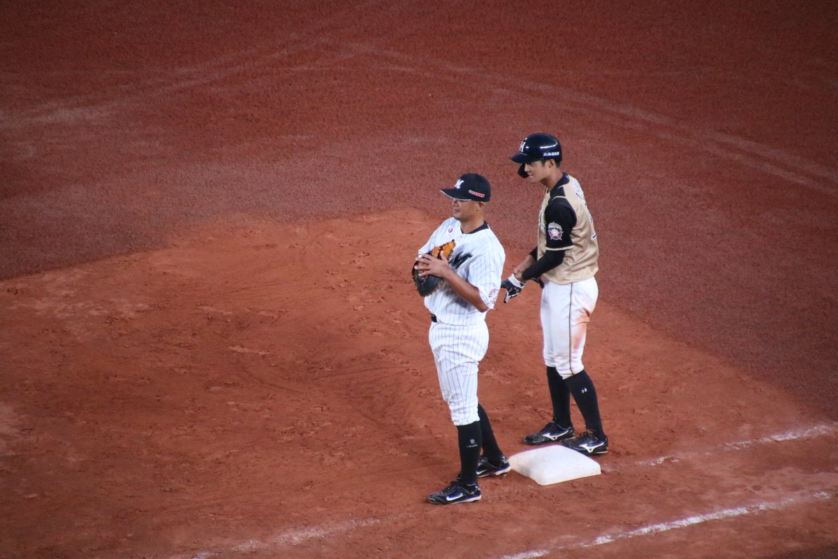 kt_phot2's tweet photo. 席は上の方だし、カメラも良くはないけどあげておきます。
本当に現地してよかった。とてもいいセレモニーでした。愛される選手、地元の誇り。屋根があったら壊れそうなほどの声量の応援。 こんな選手なかなかいないと思いました。26年間お疲れ様でしたありがとうございました。 #THAN9 #chibalotte https://t.co/5BVVOETFTy