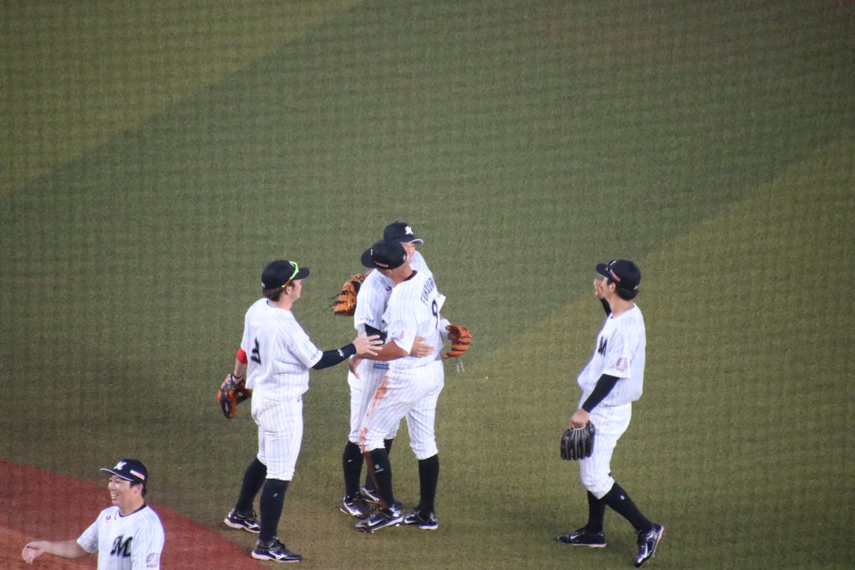 kt_phot2's tweet photo. 席は上の方だし、カメラも良くはないけどあげておきます。
本当に現地してよかった。とてもいいセレモニーでした。愛される選手、地元の誇り。屋根があったら壊れそうなほどの声量の応援。 こんな選手なかなかいないと思いました。26年間お疲れ様でしたありがとうございました。 #THAN9 #chibalotte https://t.co/5BVVOETFTy