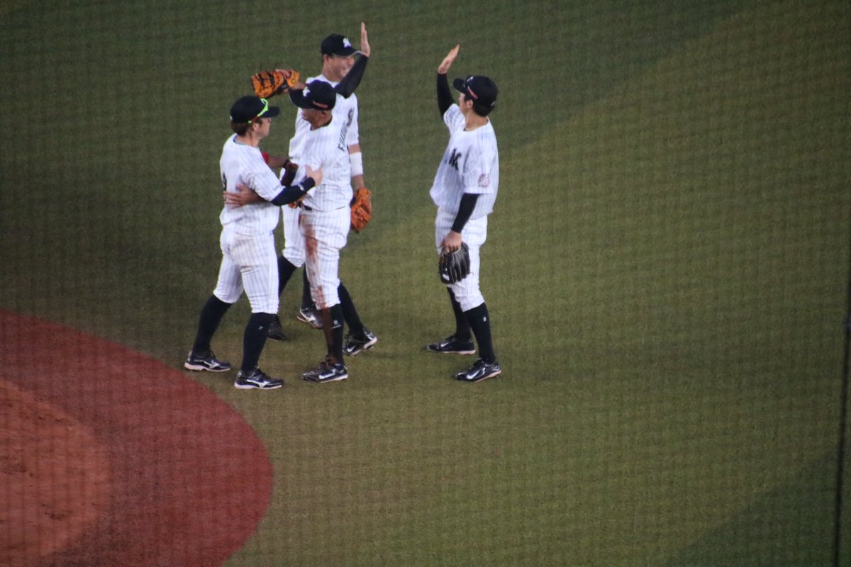 kt_phot2's tweet photo. 席は上の方だし、カメラも良くはないけどあげておきます。
本当に現地してよかった。とてもいいセレモニーでした。愛される選手、地元の誇り。屋根があったら壊れそうなほどの声量の応援。 こんな選手なかなかいないと思いました。26年間お疲れ様でしたありがとうございました。 #THAN9 #chibalotte https://t.co/5BVVOETFTy