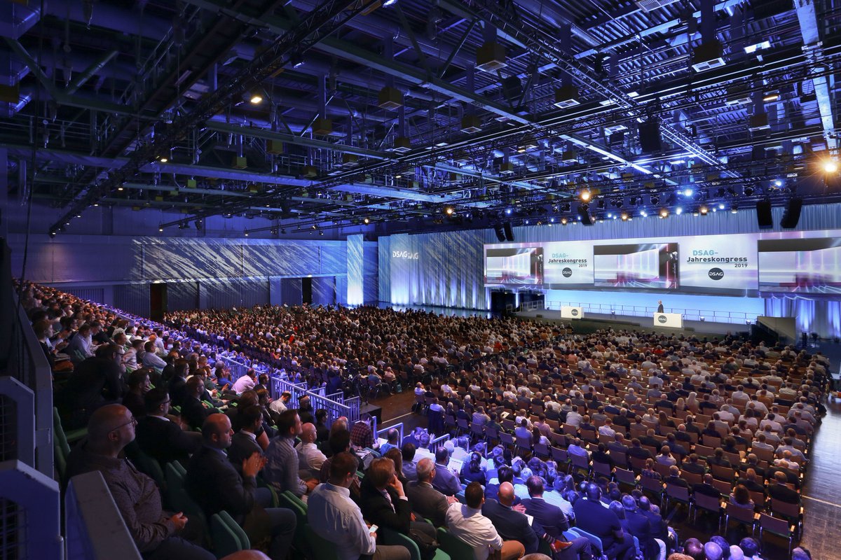 _DSAG's tweet photo. "Und Action! Digitalisierung konsequent machen" lautete das Motto des #DSAGJK19. Erneut gab es einen Teilnehmerrekord zu verzeichnen: Über 5.500 Besucher nahmen teil. Die zur Veröffentlichung freigegebenen Präsentationen & Videos sind ab sofort verfügbar: https://t.co/IGCZdieHgM https://t.co/Et46CQIVBL