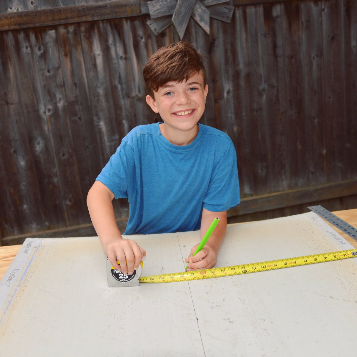 MyFixitUpLife's tweet photo. DIY + smile = joy.π§π»ββοΈ
Kids learn how to measure in school. Why not road test those skills with some home projects together? ββοΈt
#putdowntheipad #pickuptools https://t.co/vfnkRiOEvf