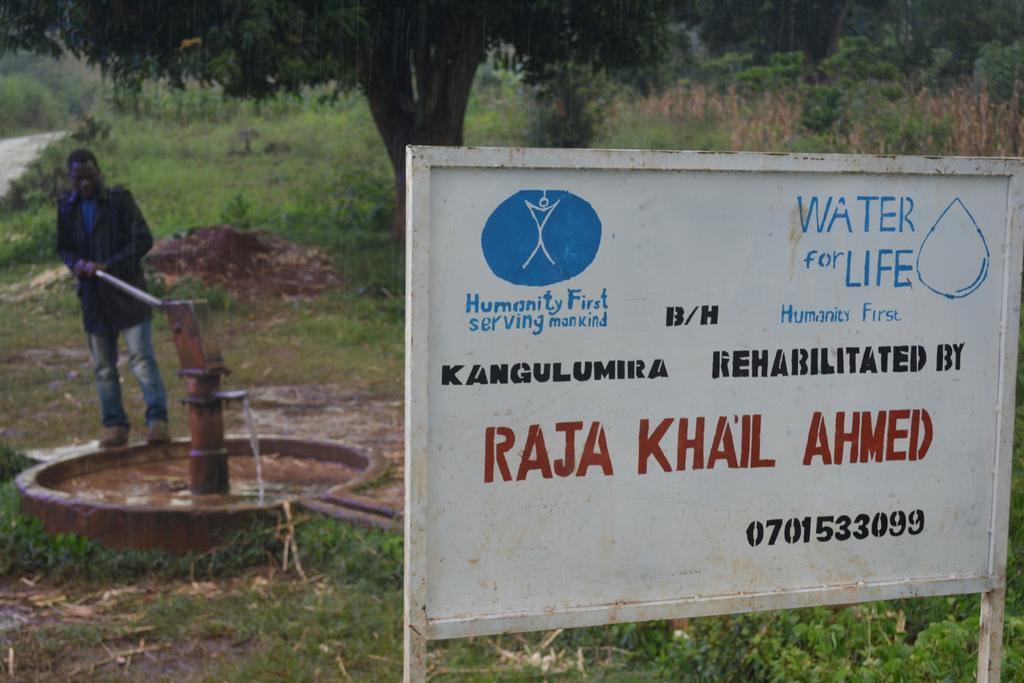 UgHumanityfirst's tweet photo. Water for life this year has been our pivotal project around Uganda.
#safewater
#Kawami village
#kangulumira village
Follow our Facebook page at Humanity First Uganda
@UgHumanityfirst @JalsaUganda @Mukulaa @nbstv @ntvuganda @bukeddetv @mwanjejamil @HF_Fazal66 @mubiruharuna8 https://t.co/ZmtEd9OUqa
