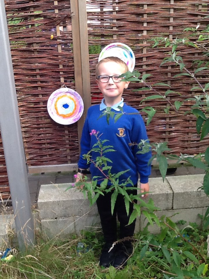 MissMcCnmps's tweet photo. Great fun making air pollution catchers today! Let's see how clean the air in our community is! @NiddrieMillPS https://t.co/ilgU5NCMrJ