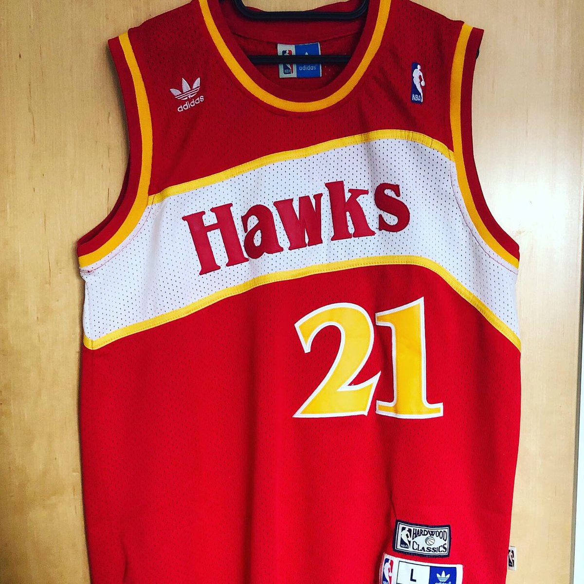  @ATLHawks Home Jersey, 1982-92Adidas, official replicaPersonalised:  #DominiqueWilkins 21 Can you believe how quickly the weather set itself to autumn mode? Here’s me sporting my classic Hawks jersey in one of the last days of summer... #AtlantaHawksJersey  #NBAJersey