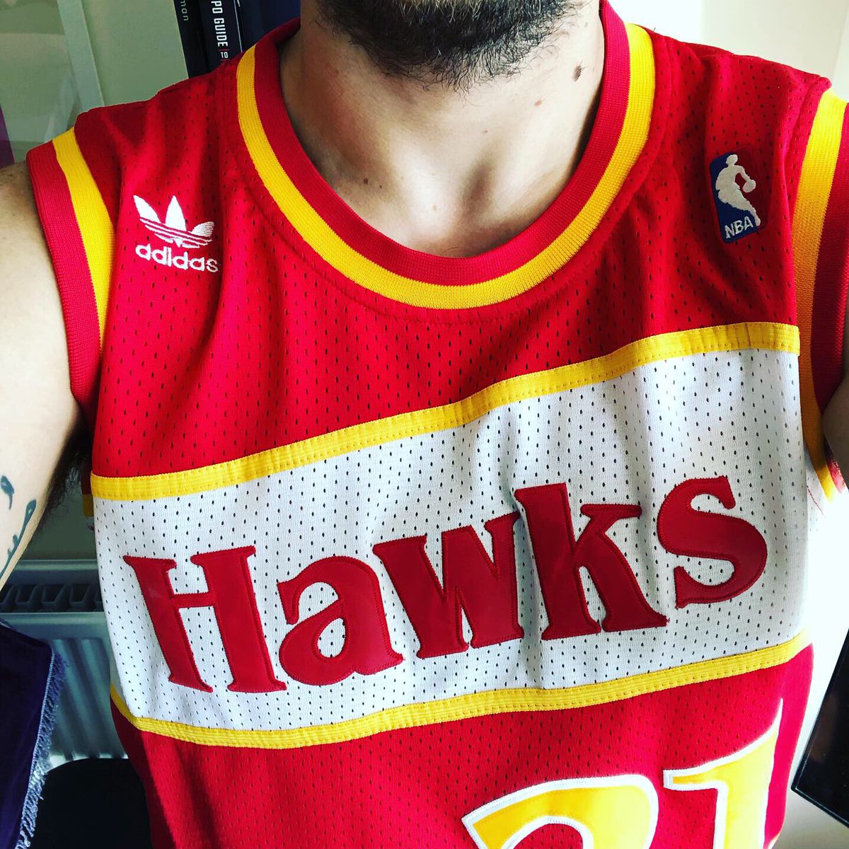  @ATLHawks Home Jersey, 1982-92Adidas, official replicaPersonalised:  #DominiqueWilkins 21 Can you believe how quickly the weather set itself to autumn mode? Here’s me sporting my classic Hawks jersey in one of the last days of summer... #AtlantaHawksJersey  #NBAJersey
