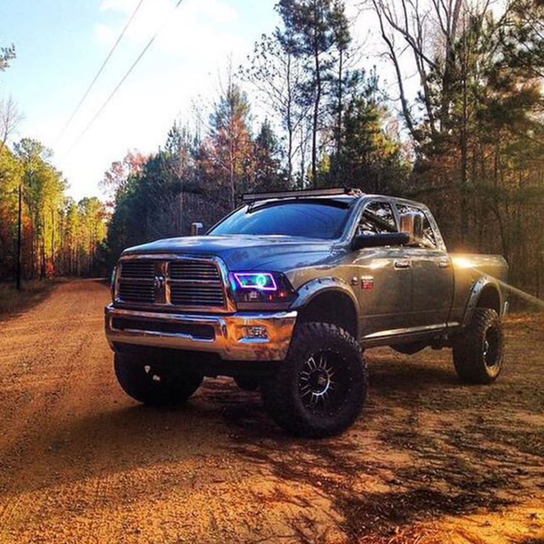 RamTrucksCanada's tweet image. A rare moment of peace for the hardest working truck out there. #FirstDayOfFall #RamHD
📸: Daniel Y.