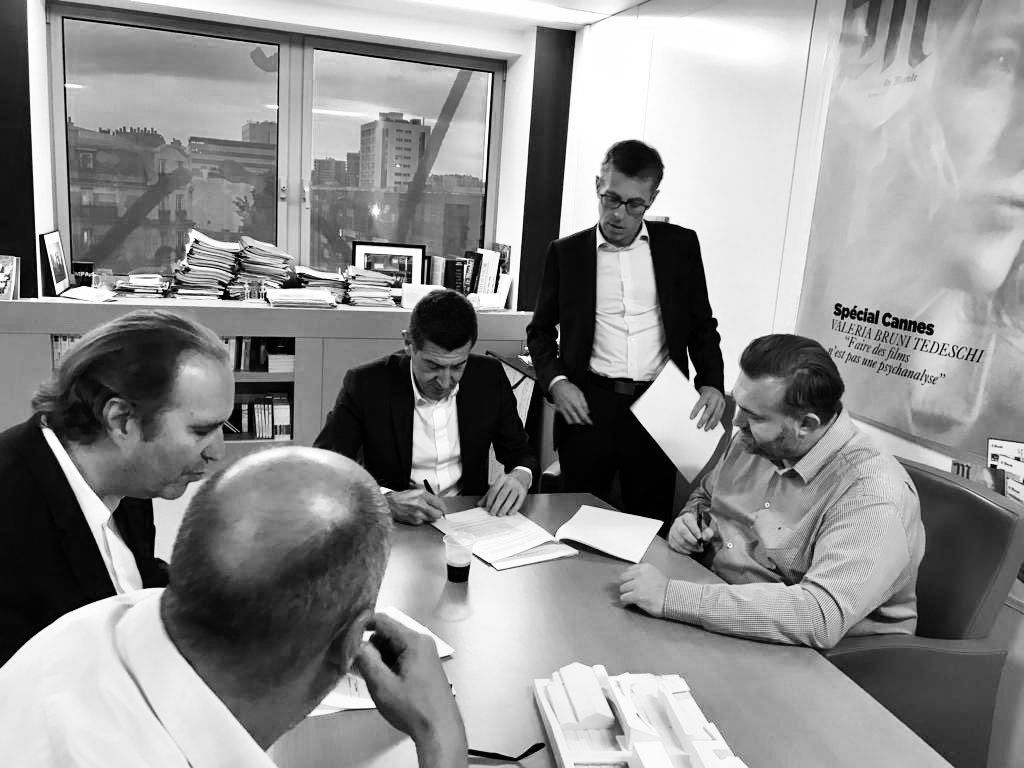 Les actionnaires majoritaires du Monde, Xavier Niel et Matthieu Pigasse, ont signé ce soir, avec le Pôle d’indépendance, le droit d’agrément renforçant l’indépendance éditoriale du Groupe Le Monde.