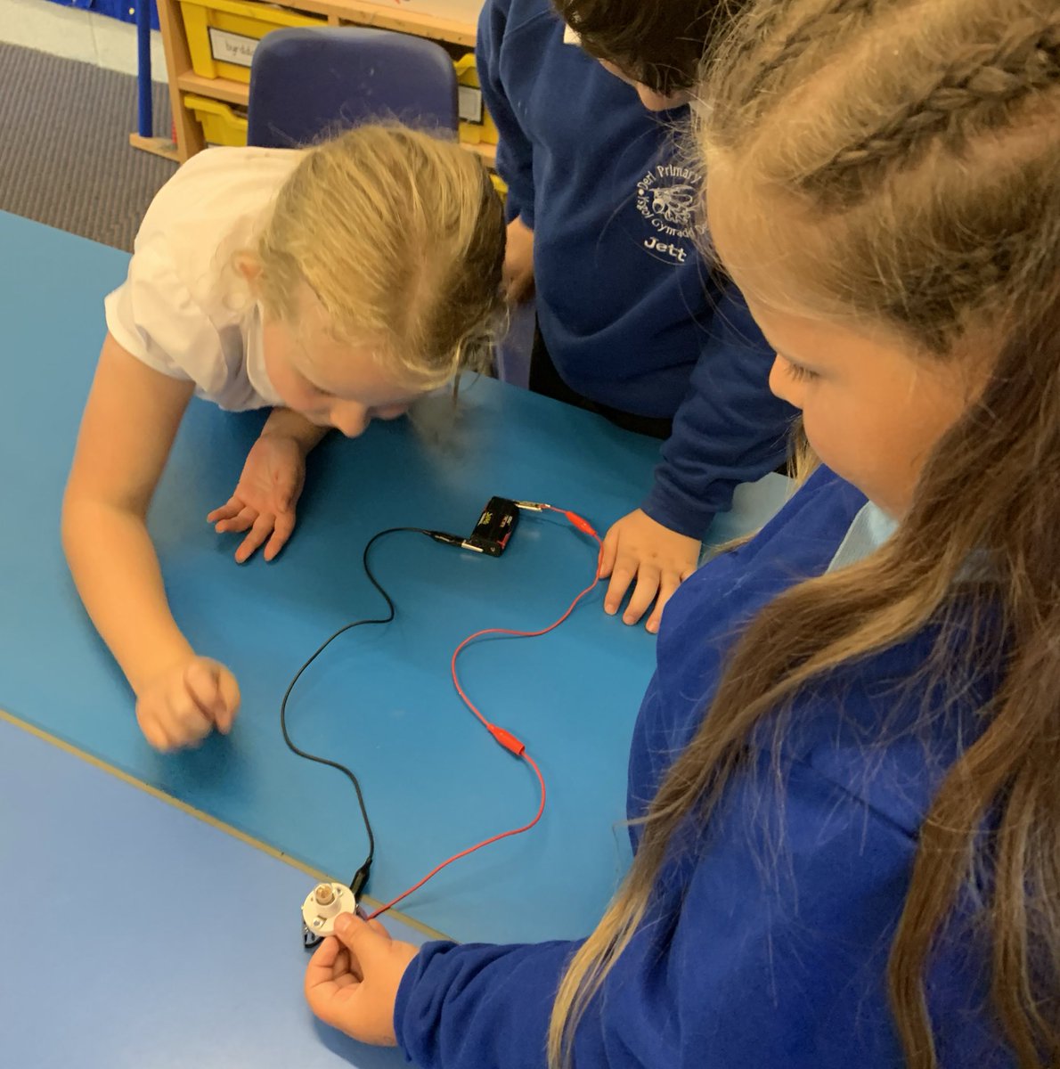 MissReesDeri's tweet photo. This week we are learning all about the famous inventor Thomas Edison. Amazing problem solving and perseverance today to create circuits to make the bulb light up. 💡💡 https://t.co/dL2oYiyICx
