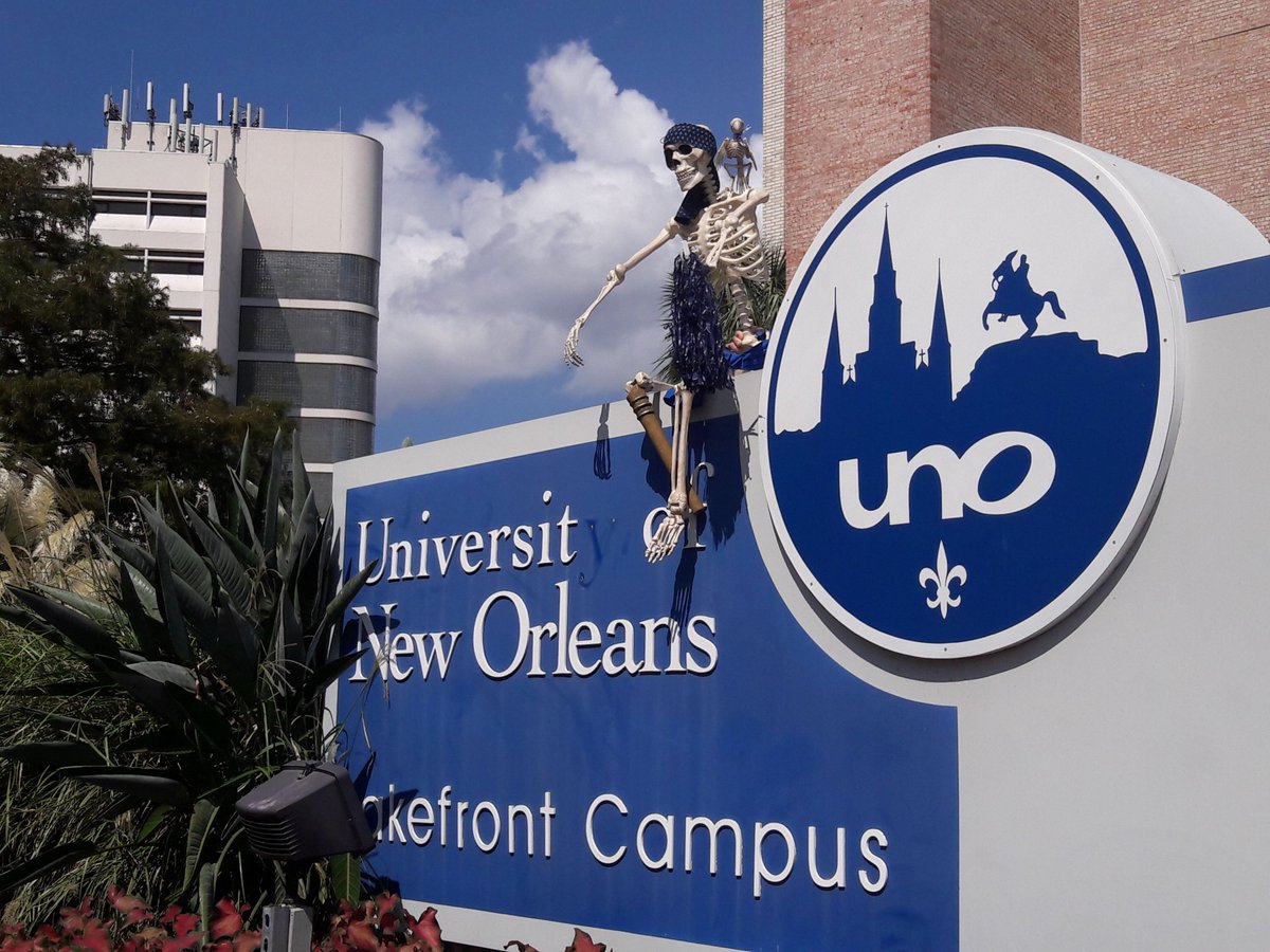 Happy Monday, Privateers! How are we enjoying this slow descent into autumn? Horace says, "heck yes!"