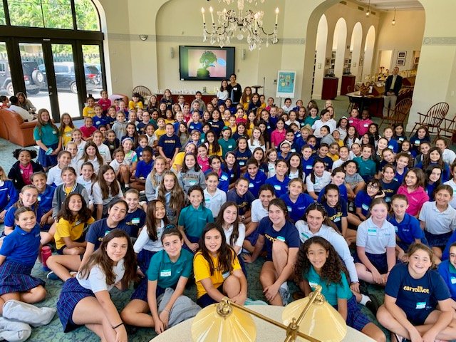 melinee_library's tweet photo. Intermediate students celebrated #HispanicHeritageMonth with author @CeliaCPerez She spoke about her creative writing process & the inspiration behind her 2 books #firstruleofpunk & #strangebirds 🦚#CuentosUnidos @VikingChildrens @BooksandBooks @CarrolltonSH #SacredHeartReads https://t.co/ns01TcxRn4