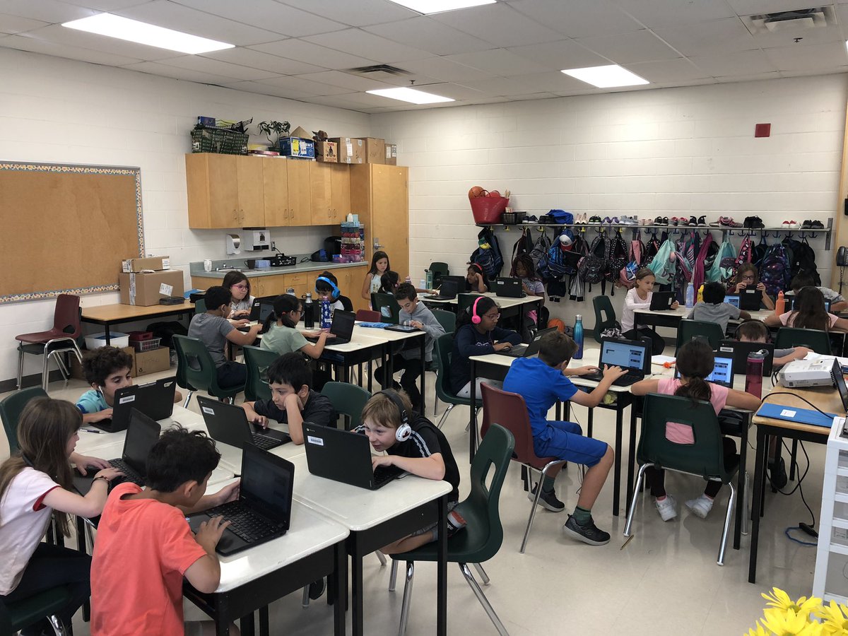 Number talks using knowledgehook!  Students were so engaged all afternoon!  Math is FUN!    We completed some ‘Missions’ and then did come ‘Gameshows’.  #grade4 #knowledgehook #math <a href="/StFaustinaES/">St.Faustina Mississauga</a> @StFaustDPCDSB