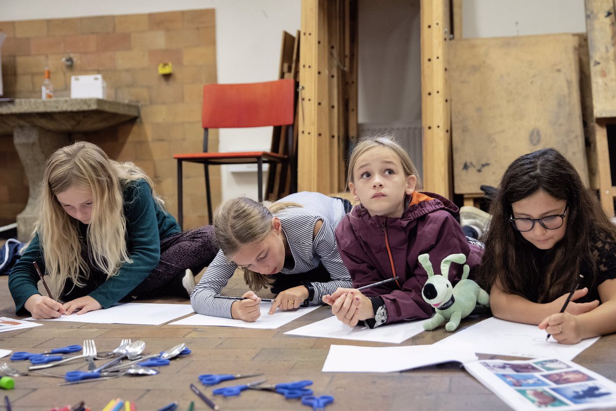 InvestinViborg's tweet photo. 500 børn gav den i dag gas til til #VAF2019 ‘s #skole -konkurrence #ANIMOK! Her så de egne film i biffen og var til workshops i #tegning #animation, #gamedesign #drama mv. #dkgame #dkudd #krativitet #uddannelse @VIAuniversity https://t.co/UcbVLUENC0