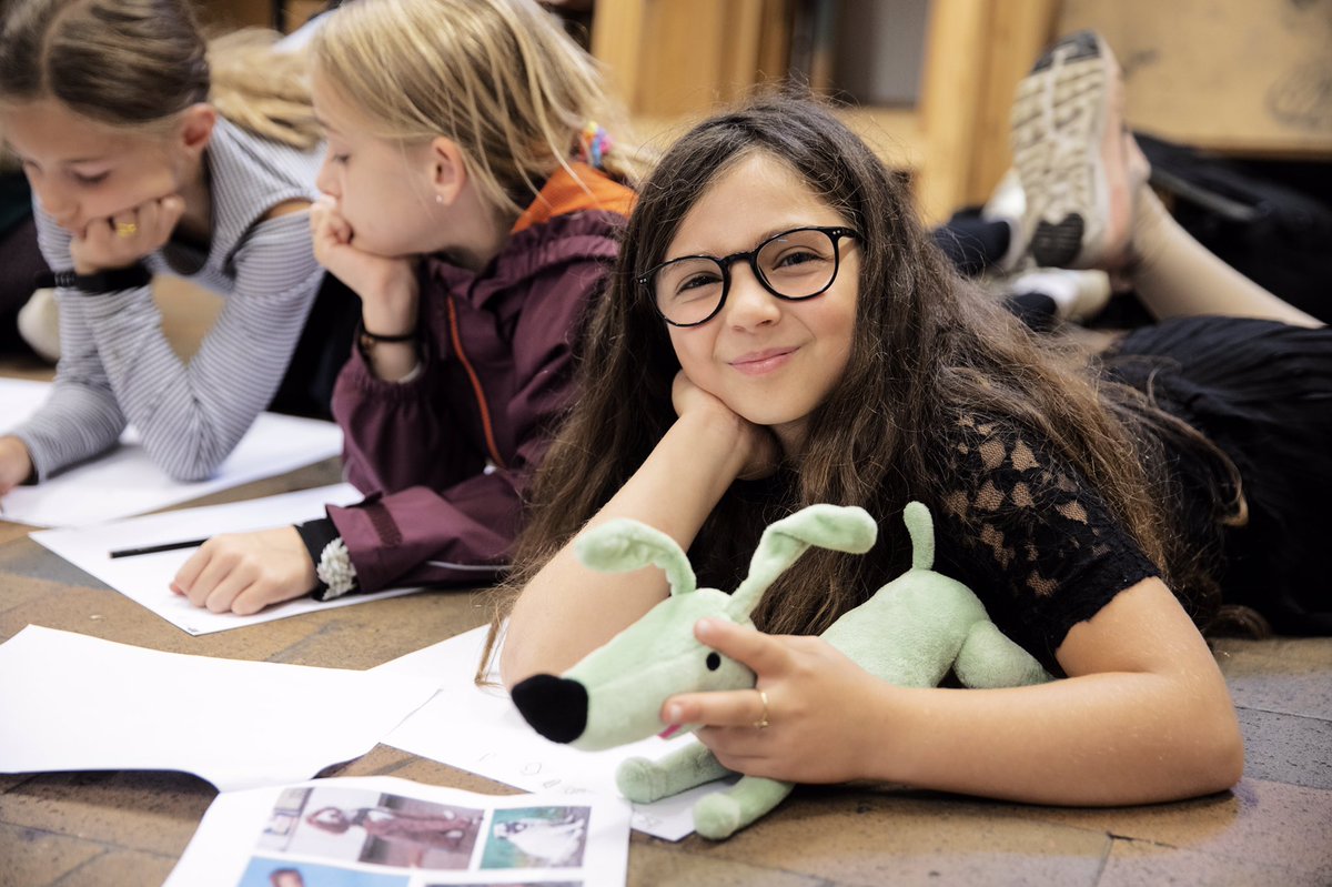 InvestinViborg's tweet photo. 500 børn gav den i dag gas til til #VAF2019 ‘s #skole -konkurrence #ANIMOK! Her så de egne film i biffen og var til workshops i #tegning #animation, #gamedesign #drama mv. #dkgame #dkudd #krativitet #uddannelse @VIAuniversity https://t.co/UcbVLUENC0