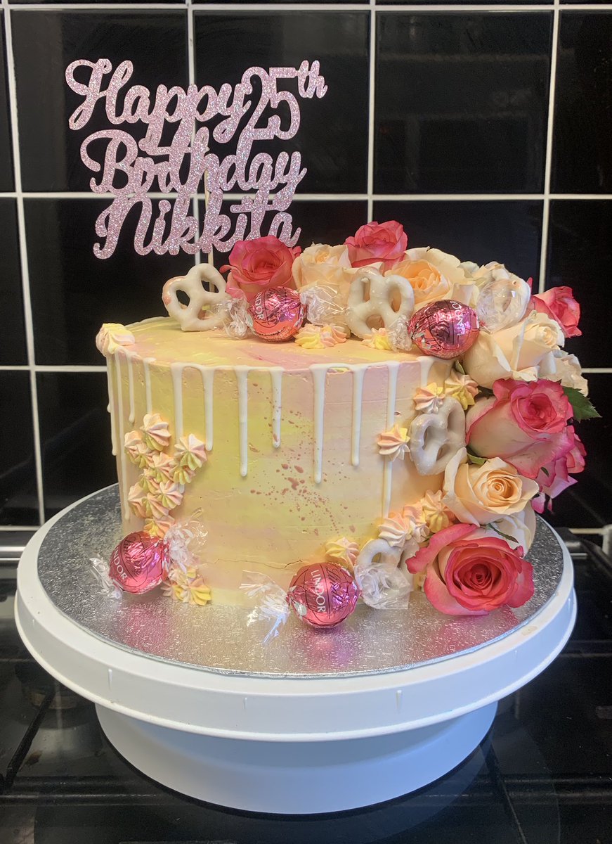 Candycakesldn's tweet photo. All about the pastels ๐ธ Hennessy infused birthday cake with Oreo buttercream filling๐ #pastel #pastelcake #watercolor #dripcake #delicious #bakery #cakedecorating #cake #buttercream #buttercreamcake #buttercreamcakes #homemade #homebaking #birthdaycake #swissmeringuebuttercream https://t.co/18jN5ID56a