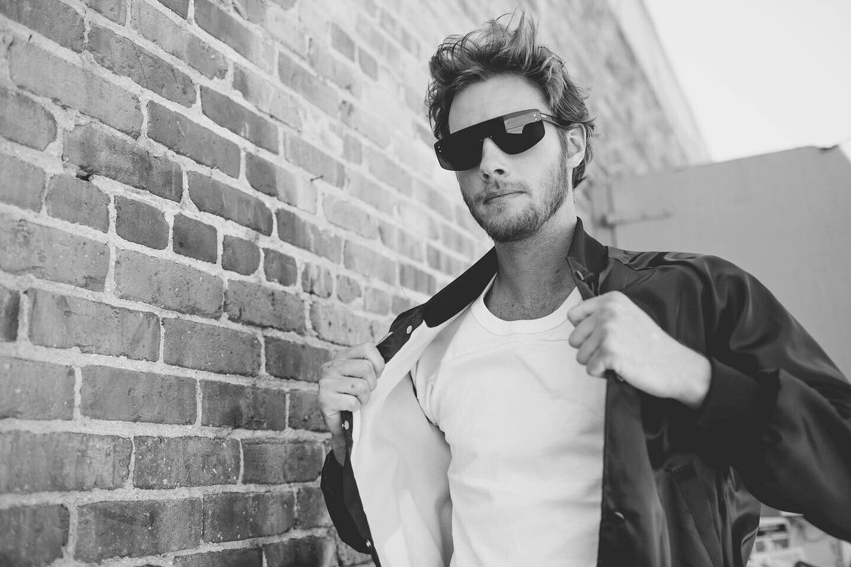 V O N Z I P P E R tweet media