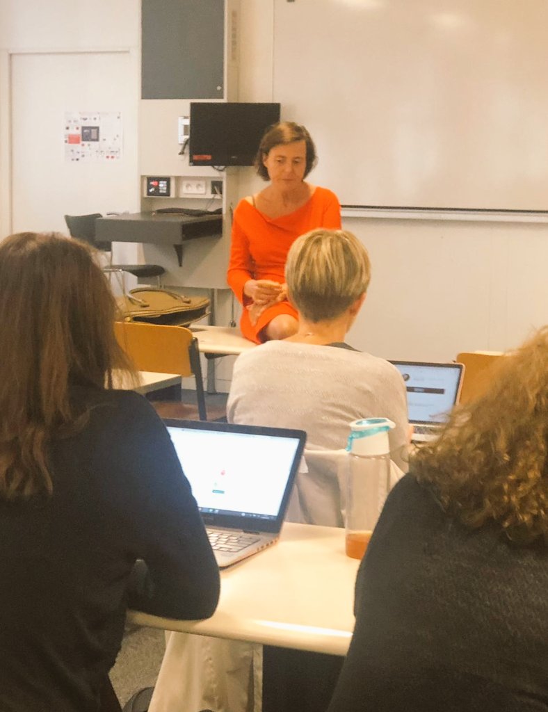 mbamdia's tweet photo. 💫 Conférence VIP #VeryInternetPeople ce soir avec @genevievepetit la fondatrice de @petit_web qui échangeait avec les étudiants Part Time de la promotion 2019 dont c'est la dernière semaine de cours à @ILV_Formations 💪 #LetsGoDigital https://t.co/4KzgHM13SQ