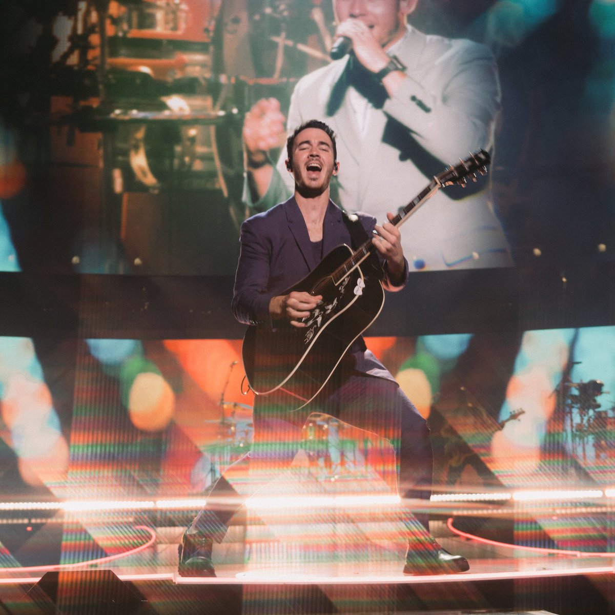 kevin jonas tweet media