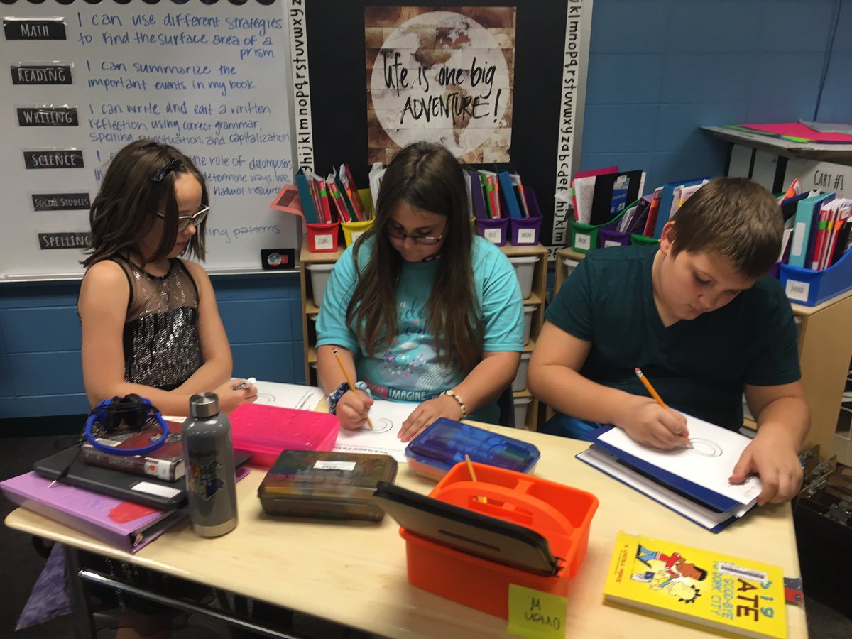 MrsSimacek's tweet photo. 5th graders thinking outside the box #mpqtigerway #riponwiproud #ripon5th @MissMegHartzell @JanetErnst @MrsSimacek https://t.co/OqnERpTxrB
