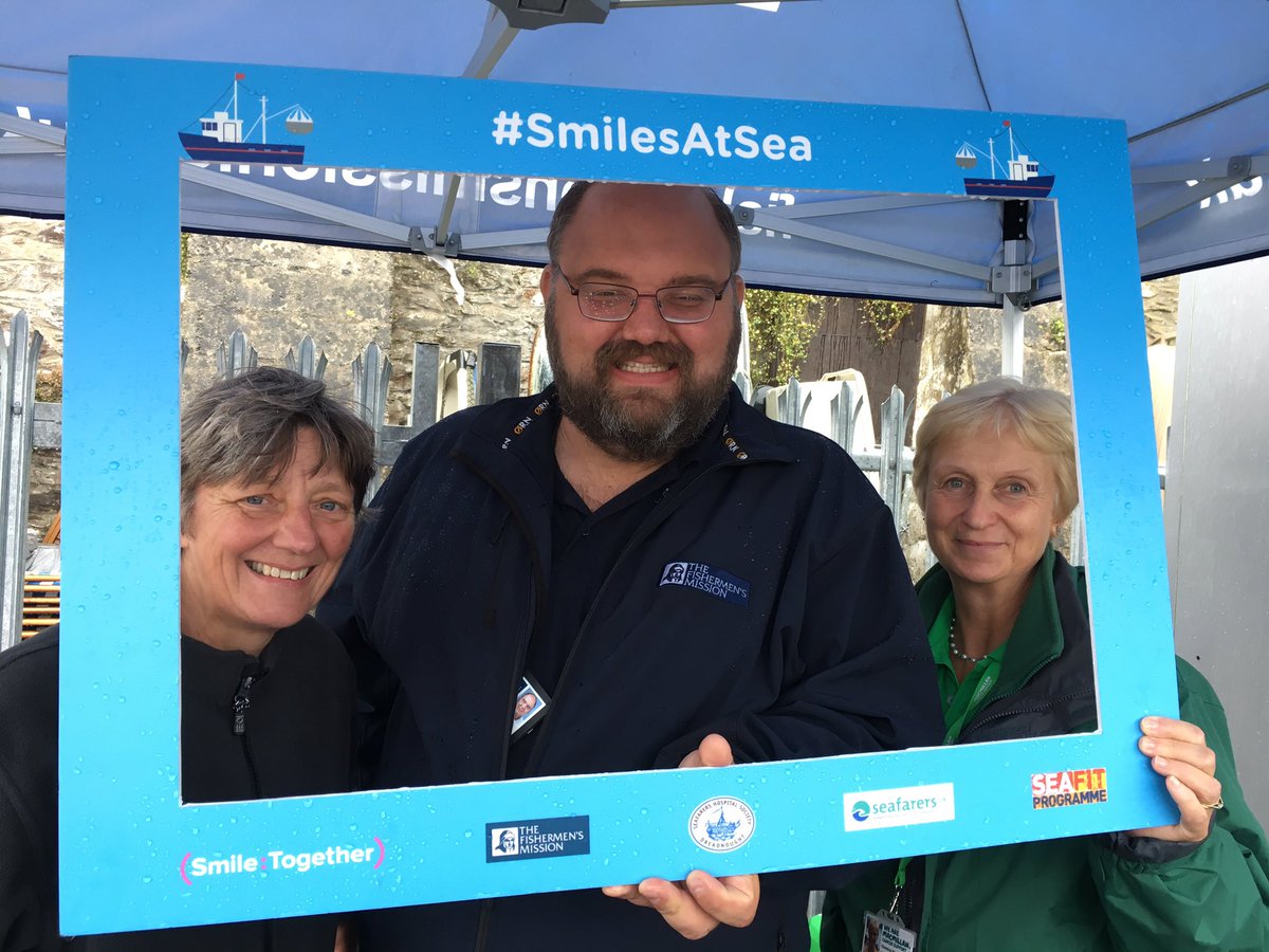 SmileTogetherUK's tweet photo. A long rainy day in #Ilfracombe but our awesome #SmilesatSea team &amp; partners @SeafarersN @macmillancancer provided #dental treatment to the local #fishermen plus cancer advice and physio to @GetSeaFit - passers by were interested too making generous donations to @thefishmish 😊 https://t.co/lheDMHrlU0