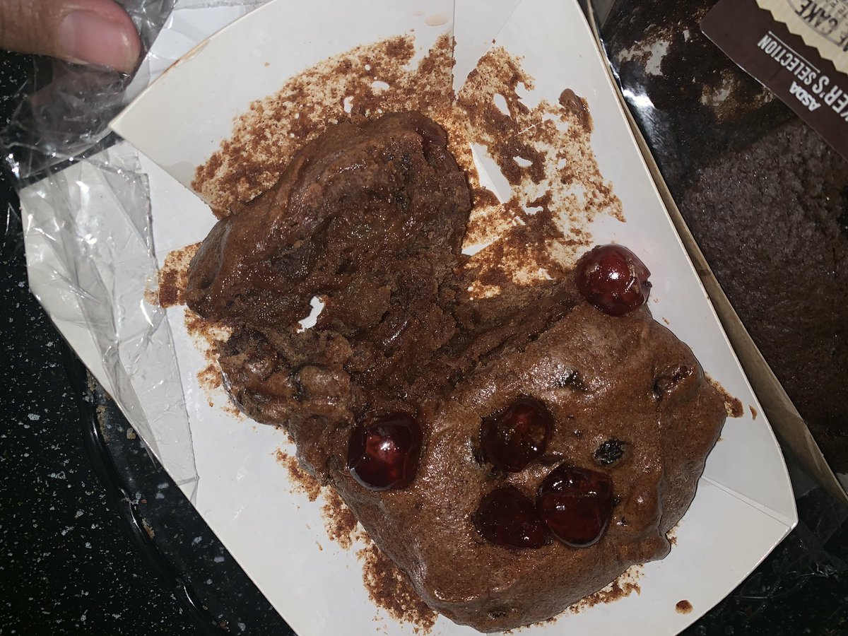 sebbyam's tweet photo. @asda could you tell me why my bakery loaf cake is still raw ?😩 https://t.co/hbNueFAPST
