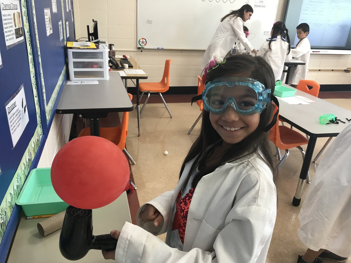 DiscoveryLabPOB's tweet photo. Ms. Bower's #amazingscientists investigating force #ClaimEvidenceReasoning #DiscoveryLab @AlisonJClark @MrsWintersSR @POBSchools https://t.co/zOckg0ywAE