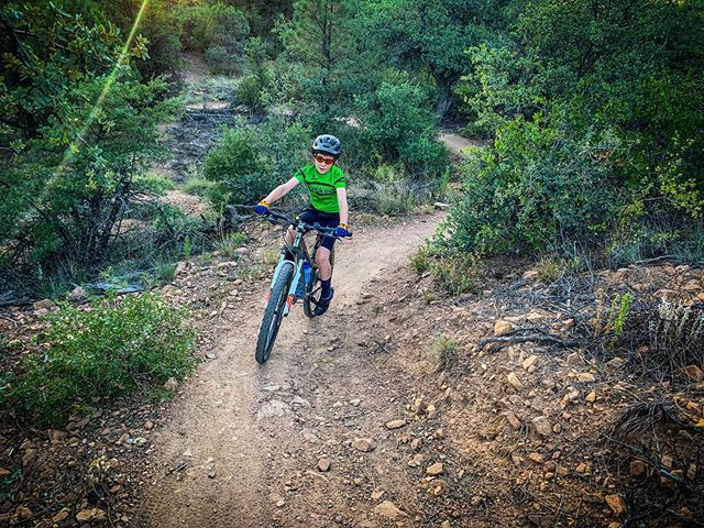 RideAlongside's tweet photo. #SpenceBasin in #PrescottAZ has some of the best #trails for a #familyride! #NoodleTrail is one of our favorites!
#PrescottNationalForest #AZmtb #mountainbiking #morekidsonbikes https://t.co/QF3cYJa2NF https://t.co/sNFs56hsuQ