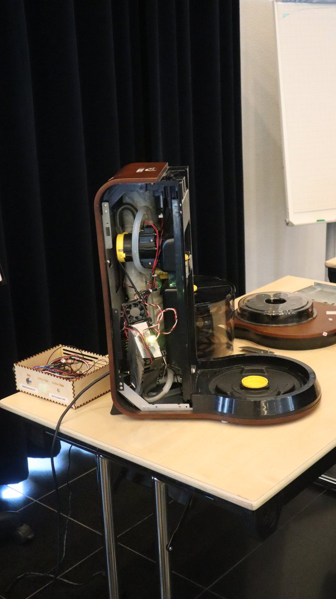 hardwear_io's tweet image. Some crazy things going on at the #HardPwn.
Join us &amp;amp; #HackFearlessly!

#hw_io #hardwear_io