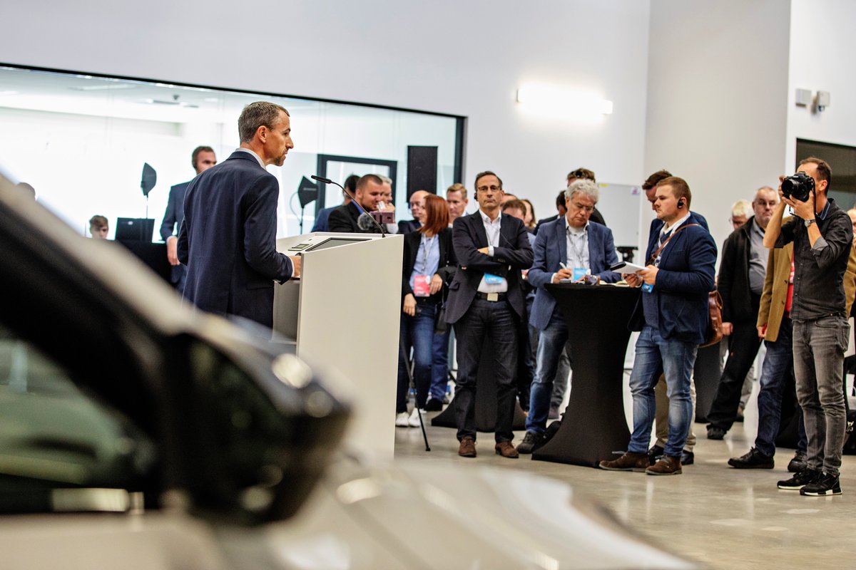 MarSpittova's tweet image. The first series-produced plug-in hybrid ŠKODA #SUPERBiV rolled off the production line in #Kvasiny last week, and ŠKODA´s official entry to the era of electromobility received extensive media coverage: the event was attended by 47 journalists. @skodaautonews