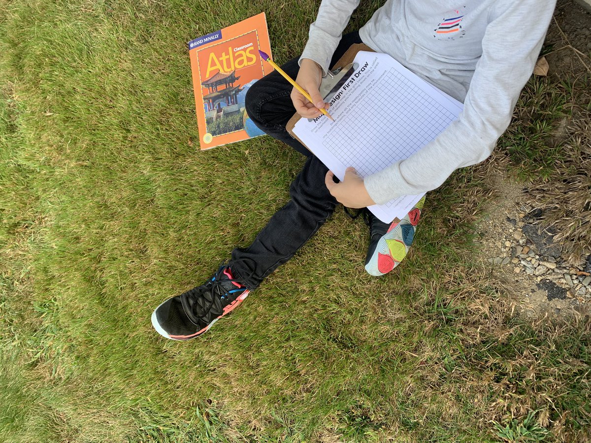 MrsJenkins5LSS's tweet photo. Creating maps outside on this beautiful day!!! @ExeterLSS https://t.co/9dyrnu100E