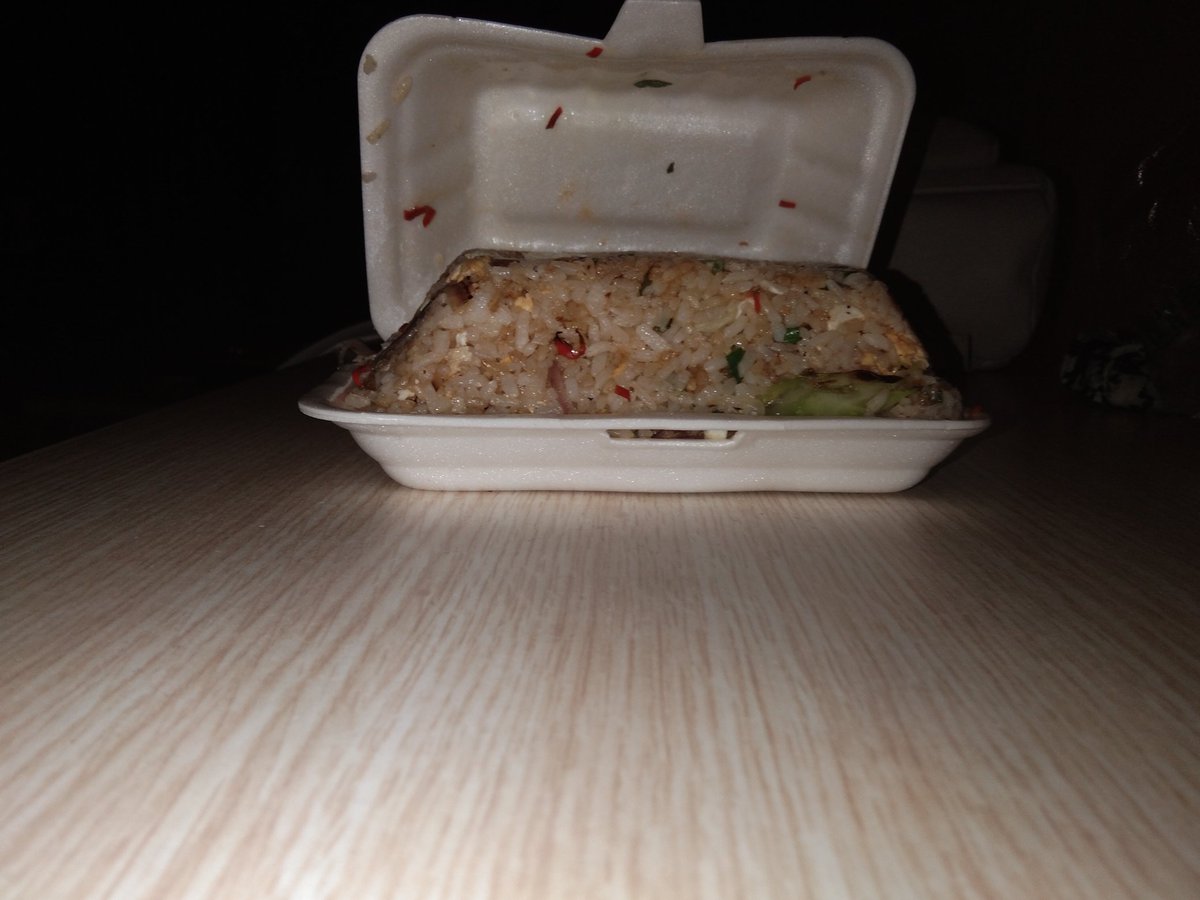 jesssscxx's tweet photo. brought rice home last night and i was amazed by how perfect it looked so drunk me had a photoshoot with the rice https://t.co/0tiMZ8iqHF