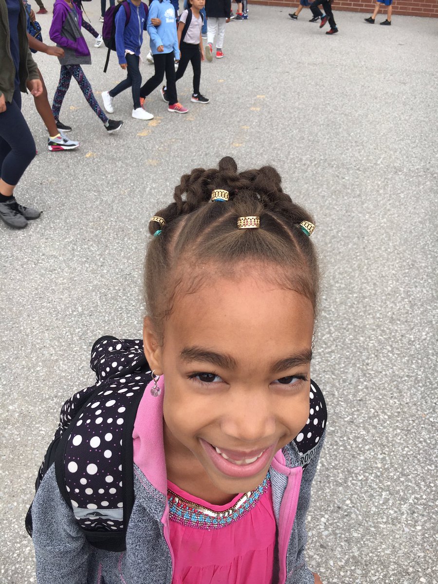 actress_ariana's tweet photo. Smiles that can brighten someone’s day 😀🤗😊, thanks mom for this hairstyle @andreapeart46 #ariana #actress #school #fancyhair #brightsmile #arilover https://t.co/yPOqoQIAMs
