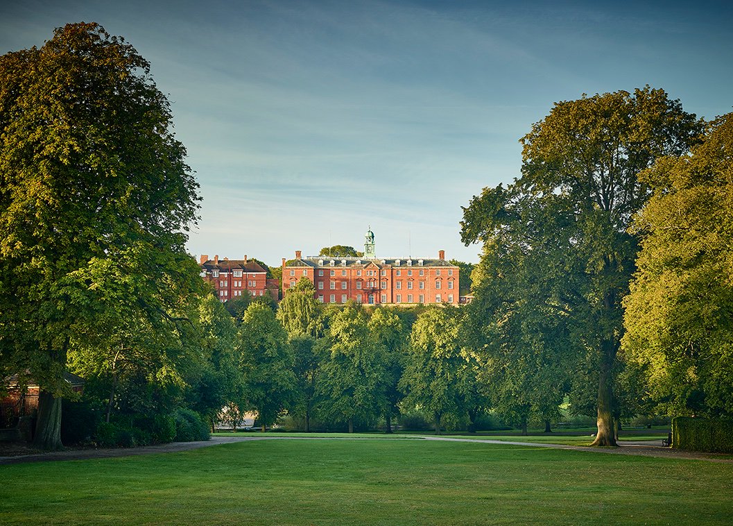 PaulElton's tweet photo. It was worth an early alarm to experience this beautiful early morning in light #photoshoot @ShrewsSchool https://t.co/1e7zljjKU0
