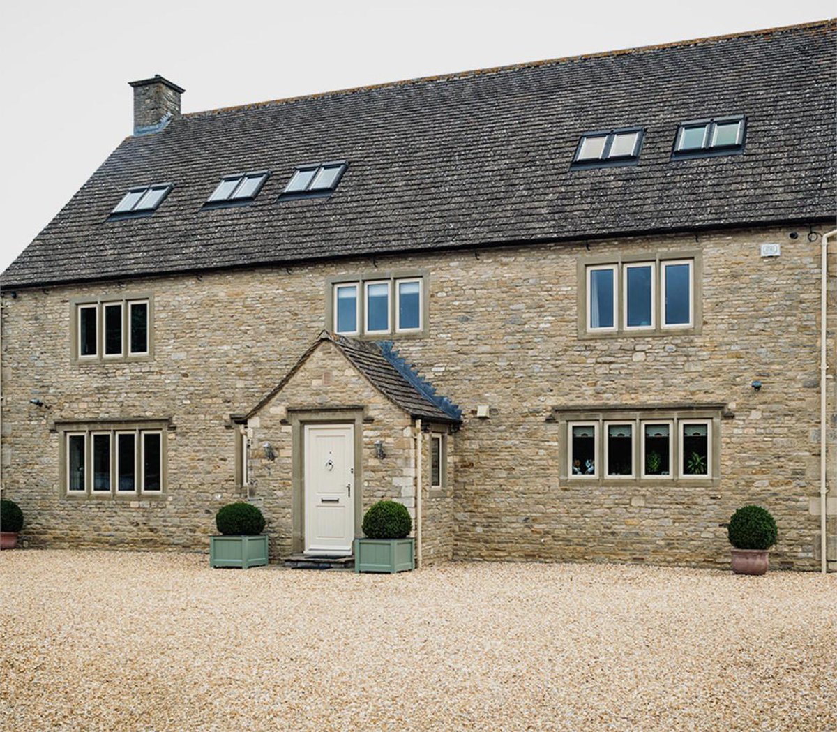 Obtain a classic look with our steel-look Heritage Windows.  fensteruk.net/windows/period