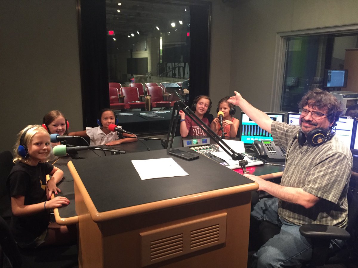 sibyldb's tweet photo. Violet made her radio debut on Saturday! She and her Lynhurst buddies were guests on the #saturdaylightbrigade discussing their love for and upcoming production of #Hamilton. Such an awesome experience!! https://t.co/PmjP6fgXWk