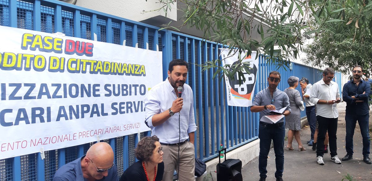 CLAP_RM's tweet image. Sotto sede di @ANPALServizi assemblea iscritti @CLAP_RM.
Nonostante @CatalfoNunzia ci abbia convocato al @MinLavoro, l'azienda continua a non riconoscere uno dei sindacati più rappresentativi.
Chiediamo una immediata stabilizzazione delle e dei precari.
#redditodicittadinanza