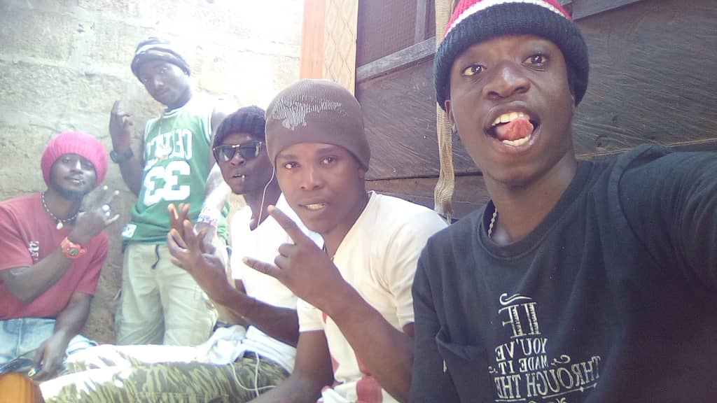 365kft_on's tweet photo. Remember that the most valuable antiques are dear old friends. It is one of the blessings of old friends that you can afford to be stupid with them... Sticking to ma old friends #GoodBadnes #TeamNoBoss
#SavedSoulMusic https://t.co/kidEjp8r0D