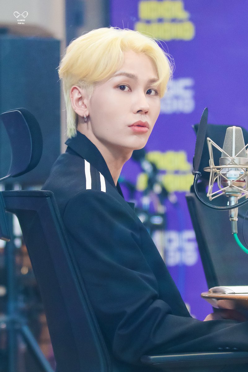 1LLN2SS's tweet photo. 190506 아이돌 라디오

오빠 어디가(༎ຶ⌑༎ຶ)
언제나 함께 해주실거죠?
약쏘옥~ 했자나(༎ຶ⌑༎ຶ)(༎ຶ⌑༎ຶ)

#비투비 #정일훈 #일훈 #아이돌라디오 @BTOB_ILL https://t.co/W2zMEzHivH