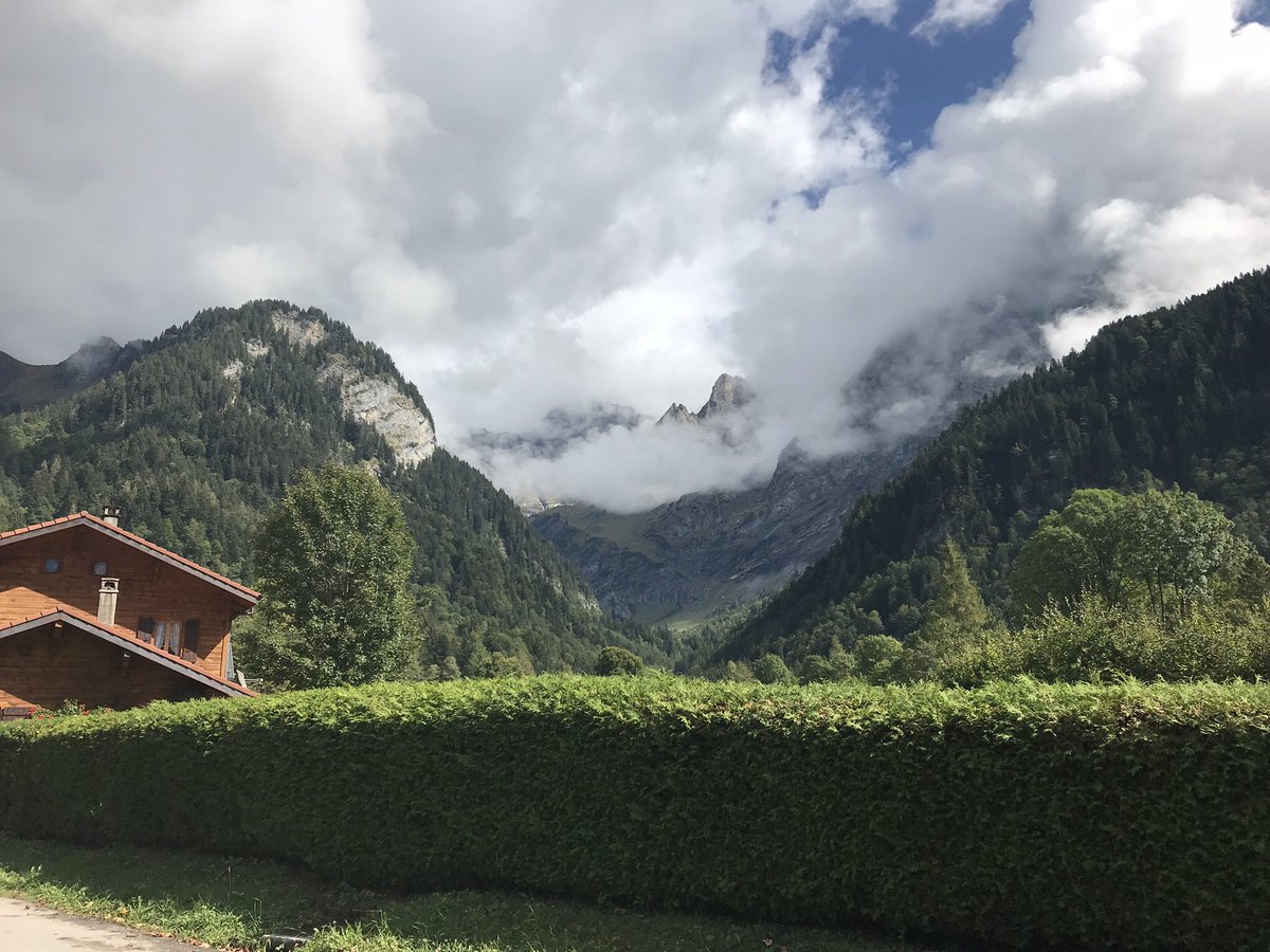steve_munby's tweet image. What a privilege to be in the mountains of Switzerland today working with an impressive group of leaders in the the Nord Anglia Aspirant Principals Programme @NAEducation Talking about “Imperfect Leadership” and learning a lot from their experiences of leadership internationally
