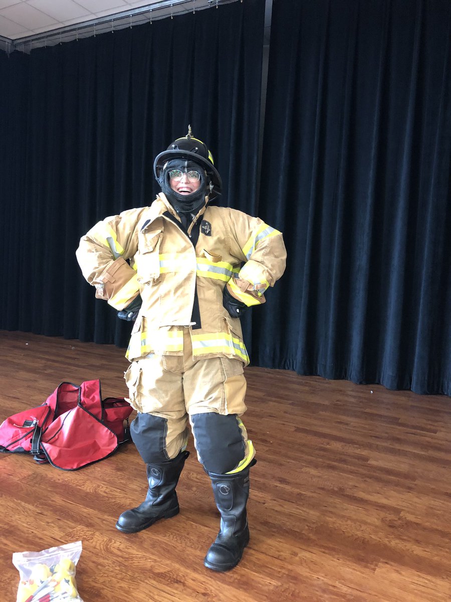 Thanks <a href="/popemusicians/">Pope Music</a> for showing us what a firefighter looks like in ther gear. <a href="/popepanthers/">🅟🅞🅟🅔  🅟🅐🅝🅣🅗🅔🅡🅢</a>