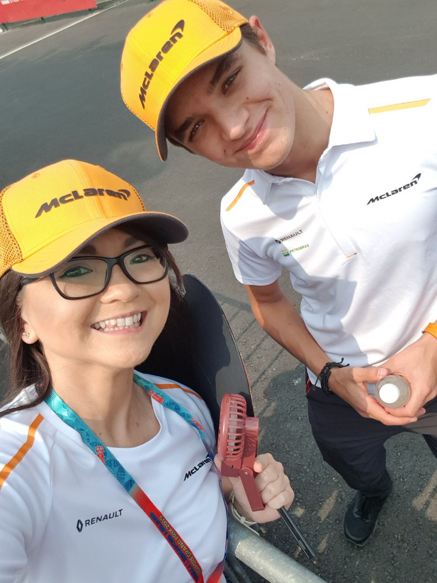 FanClubLN4's tweet photo. Lando with fans at Singapore 🇸🇬

#L4NDO #LN4 #LandoNorris https://t.co/MVInrWUw6f