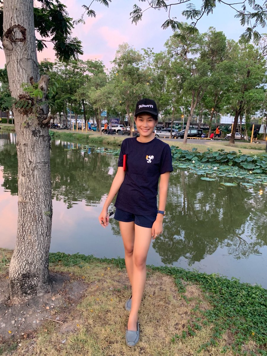 APfangart's tweet photo. #PicOfTheDay 😘 ง่วงตาจะปิด https://t.co/Q7KvOtkARV
