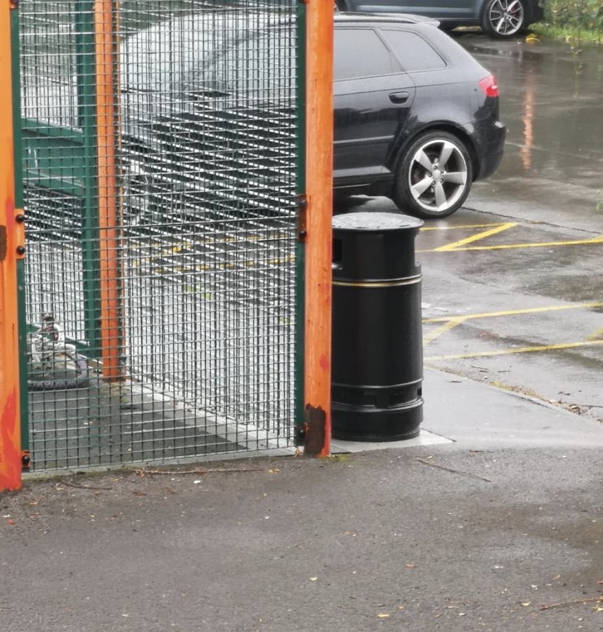 echoesyouthclub's tweet photo. Awesome times 👍
We have a new bin installed by our youth club 🤩
Hopefully that will mean our young people won’t have to spend time doing a litter pick in the area 🗑
thanks @ProspectTS @GloucesterCity https://t.co/7Yj4S3pyuW