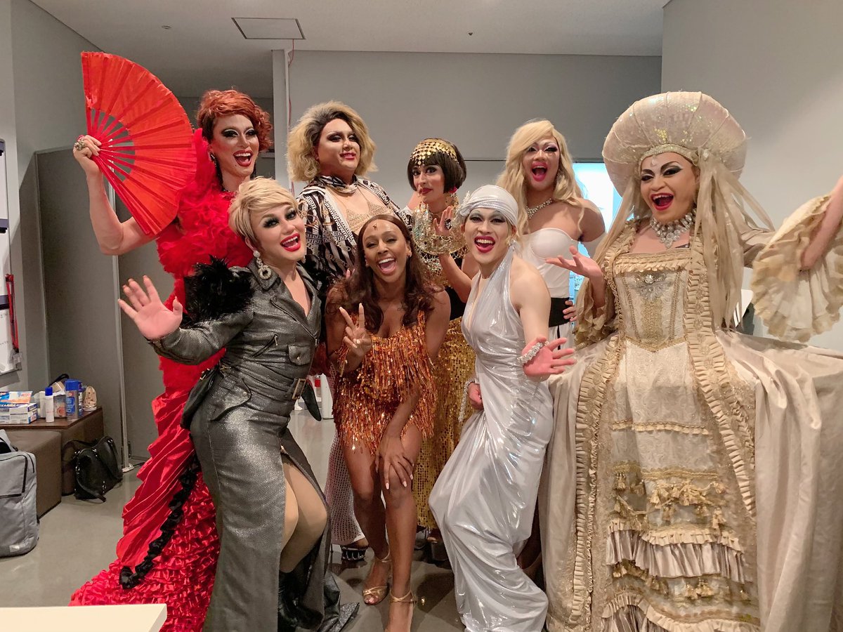 justippei's tweet photo. Queens of the Night got together!!
今日は7人のクィーン達💃にミュージカル #ボディガード を盛り上げてもらいました!
お客様との📸タイムは大盛況!カーテンコールもみんなのお陰で大盛り上がり!
キャスト陣もみんなに会えて大興奮でした!
クィーン達も大絶賛のステージ、皆さんも是非! https://t.co/9x5i8Y974Q