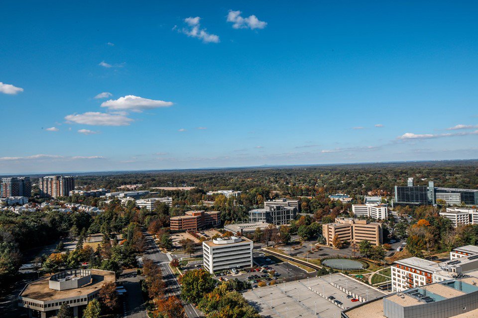 Monarch_Tysons's tweet photo. Happy First Day of Autumn! We’re already starting to see some fall foliage across Tysons from above. https://t.co/XhCtikWT79
