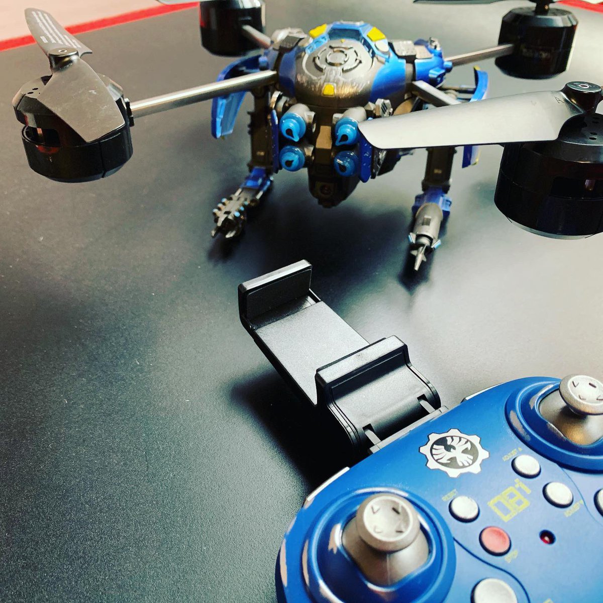 Xbox_Spain's tweet photo. ¡SORTEO! ¿Quieres esta edición especial de #Gears5 con el dron? Para participar:
-Residir en España.
-Seguir a @Xbox_Spain y RT a la publicación.
-Comentar con #XboxGears5 cuál es tu momento más emblemático de la saga. 

Daremos los ganadores la semana que viene. ¡SUERTE! https://t.co/HrBAh0kCfU