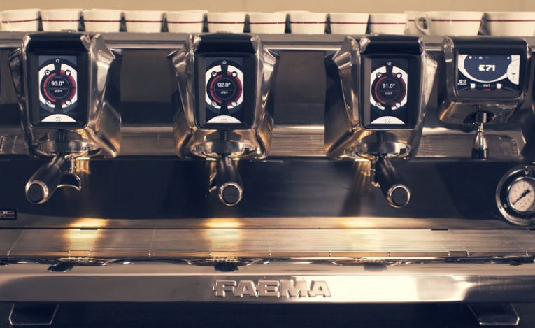 Dederuhibey's tweet photo. Ticari espresso makinesinde teknolojiyi ve kaliteyi devre uydurabilen ve bunu devam ettirebilen firmadır Feama. Üstelik bu işi zamanında ilk yapan olmasına rağmen. Faema E71 üzerine pek yok Dünyada. #faema #faemae71 Cimbali Grup satın aldı zaten bunları. https://t.co/aiMEdrux6F