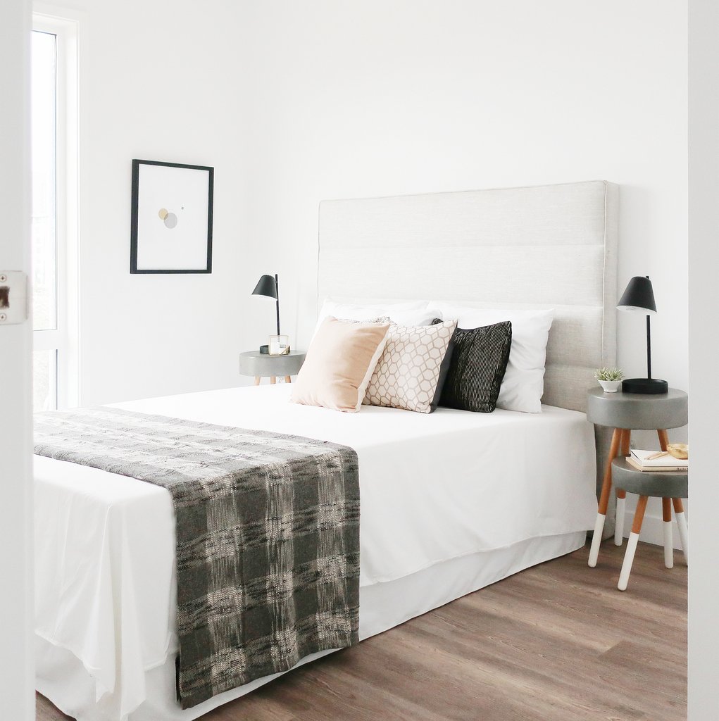fluffdesigns's tweet photo. Get your Monday started on a high note by making your bed! Sticking to this habit can lower your stress, help you keep and maintain a cleaner space, and improve your mood!⁠ 🤗⁠ https://t.co/OJbHqVauZn
