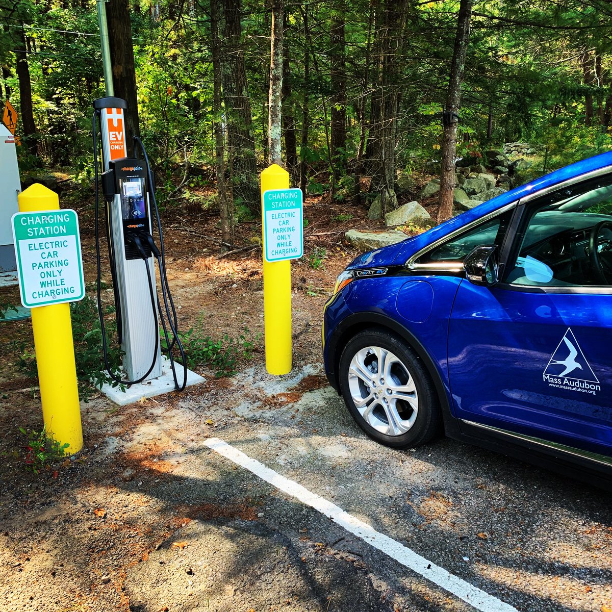 EversourceMA's tweet photo. We’re excited to share that EV charging is now available at Moose Hill Wildlife Sanctuary in Sharon! Together with @MassAudubon, we’re collaborating to solve for the future energy needs of MA. #eversourceMA #NDEW2019 https://t.co/lzMGLNduuL