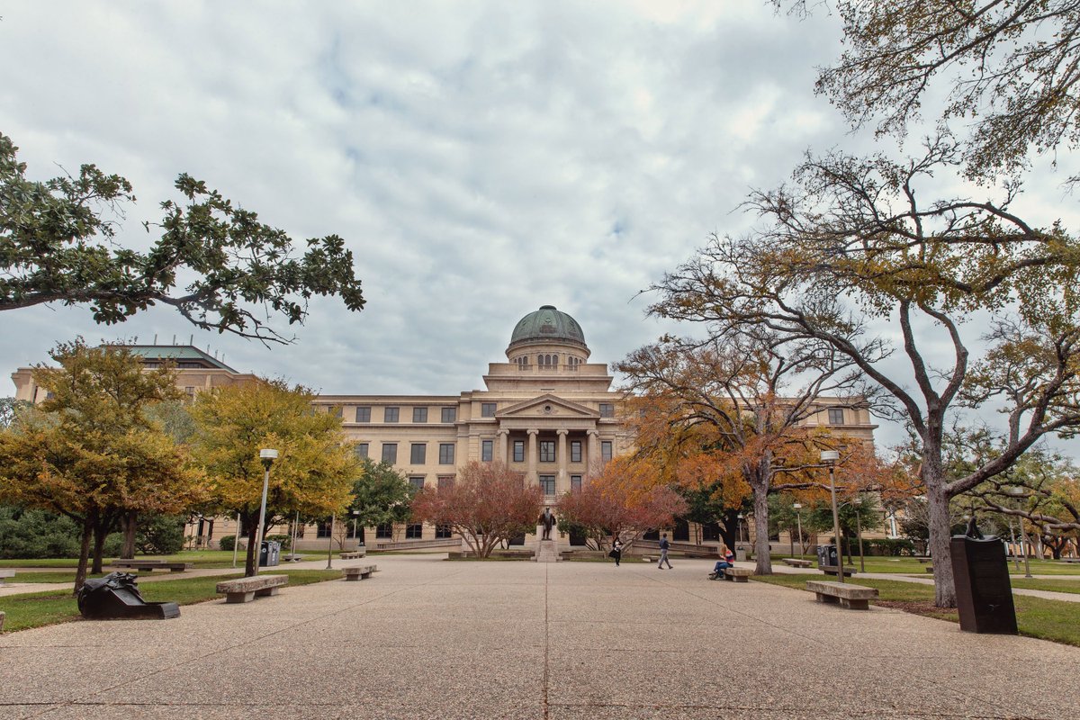 Happy #FirstDayOfFall, Aggies! 🍂

Soon, temperatures will drop and campus will get a little more colorful! 👍🎃 #tamu