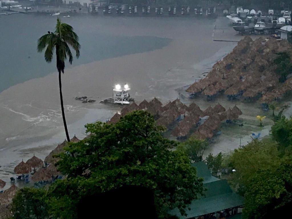 jguaido's tweet photo. Dos décadas después de que sufrimos la tragedia, la única política que el aparato usurpador pudo emprender para Vargas es fingir normalidad. 

¡Este es el resultado vergonzoso de 20 años de desidia y corrupción! https://t.co/F9lDPCxYGE